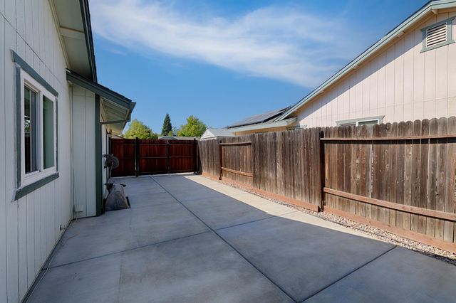 1800 Meadow Ln, Lincoln, CA 95648