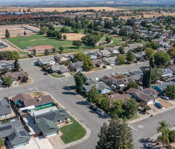 1800 Meadow Ln, Lincoln, CA 95648