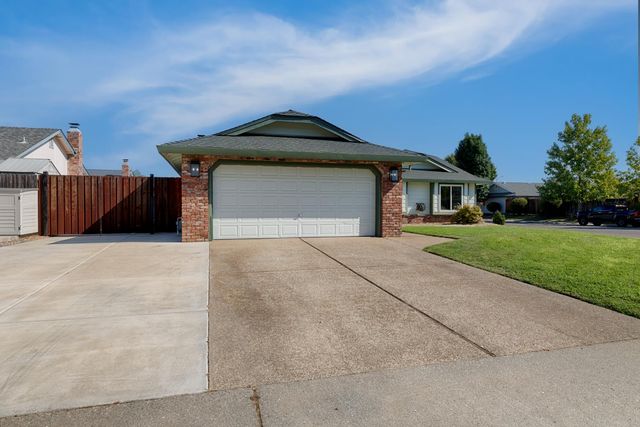 1800 Meadow Ln, Lincoln, CA 95648