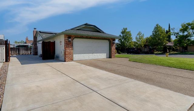 1800 Meadow Ln, Lincoln, CA 95648