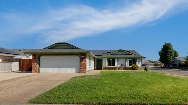 1800 Meadow Ln, Lincoln, CA 95648