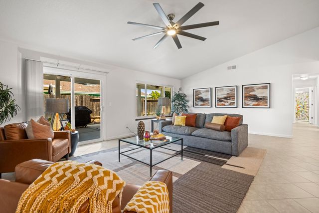 1800 Meadow Ln, Lincoln, CA 95648