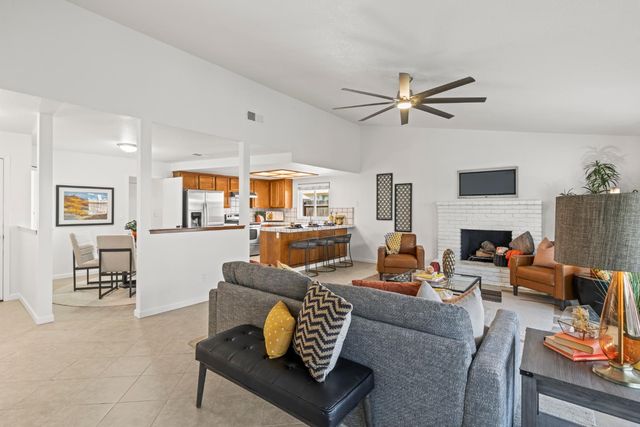 1800 Meadow Ln, Lincoln, CA 95648