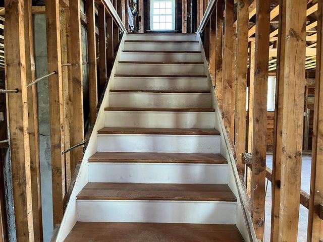 23 Hammond St, Mattapoisett, MA 02739