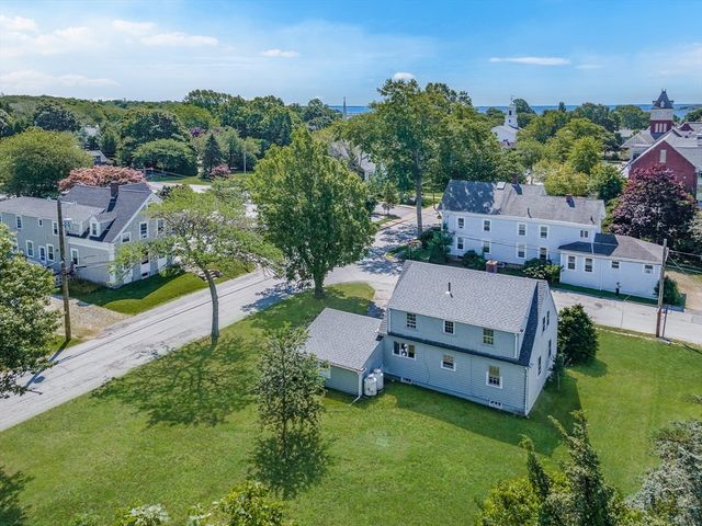 23 Hammond St, Mattapoisett, MA 02739