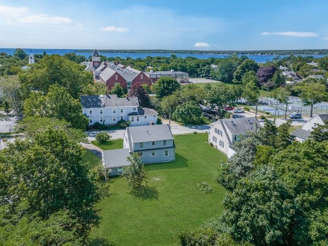 23 Hammond St, Mattapoisett, MA 02739