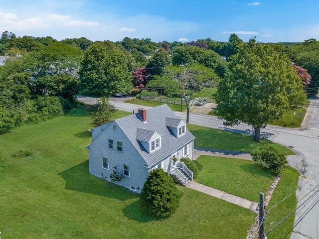 23 Hammond St, Mattapoisett, MA 02739