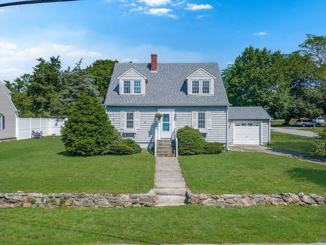 23 Hammond St, Mattapoisett, MA 02739