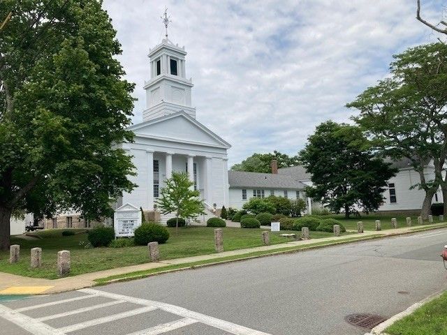23 Hammond St, Mattapoisett, MA 02739