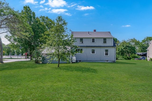 23 Hammond St, Mattapoisett, MA 02739
