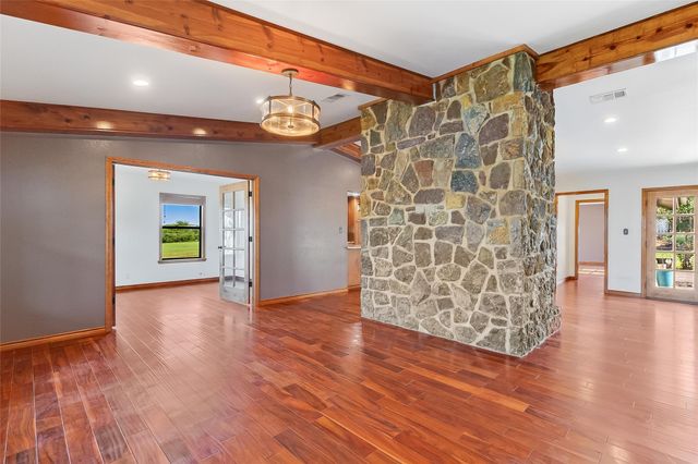 606 E College ST, Llano, TX 78643