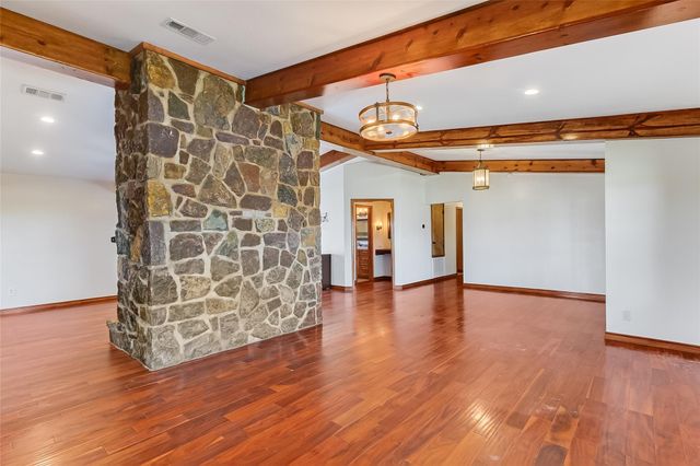 606 E College ST, Llano, TX 78643