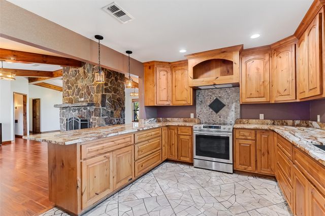 606 E College ST, Llano, TX 78643