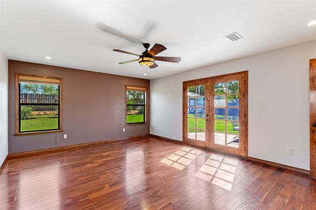 606 E College ST, Llano, TX 78643