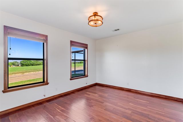 606 E College ST, Llano, TX 78643