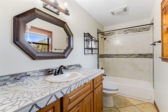 606 E College ST, Llano, TX 78643