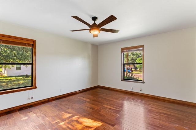 606 E College ST, Llano, TX 78643