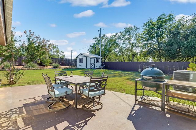 606 E College ST, Llano, TX 78643