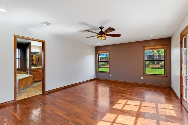 606 E College ST, Llano, TX 78643