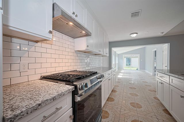 10659 Hazelhurst Drive, Houston, TX 77043