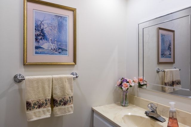 15 B Castle Hill Rd. B, Agawam, MA 01001