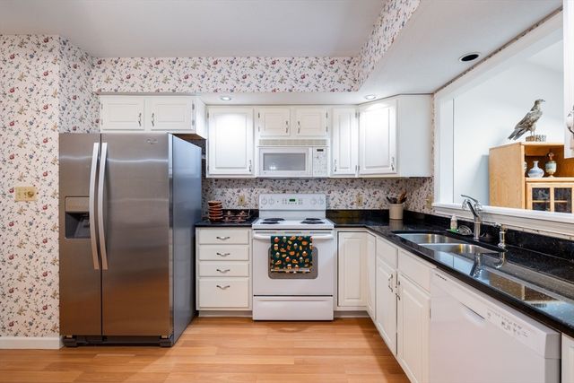 15 B Castle Hill Rd. B, Agawam, MA 01001