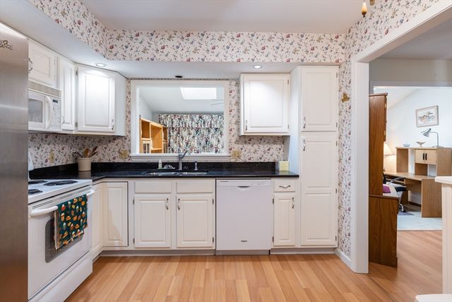 15 B Castle Hill Rd. B, Agawam, MA 01001