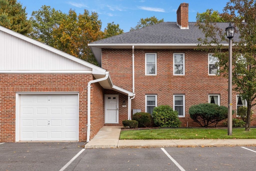 15 B Castle Hill Rd. B, Agawam, MA 01001