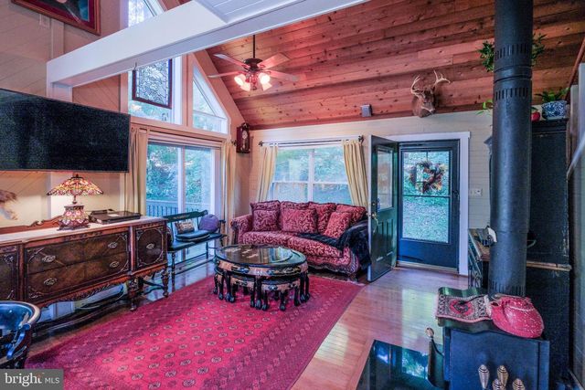 367 NORTHERN SPY DR, Linden, VA 22642