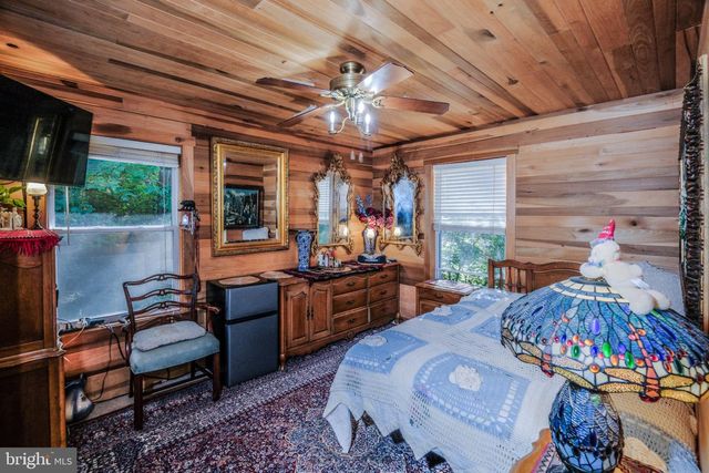 367 NORTHERN SPY DR, Linden, VA 22642