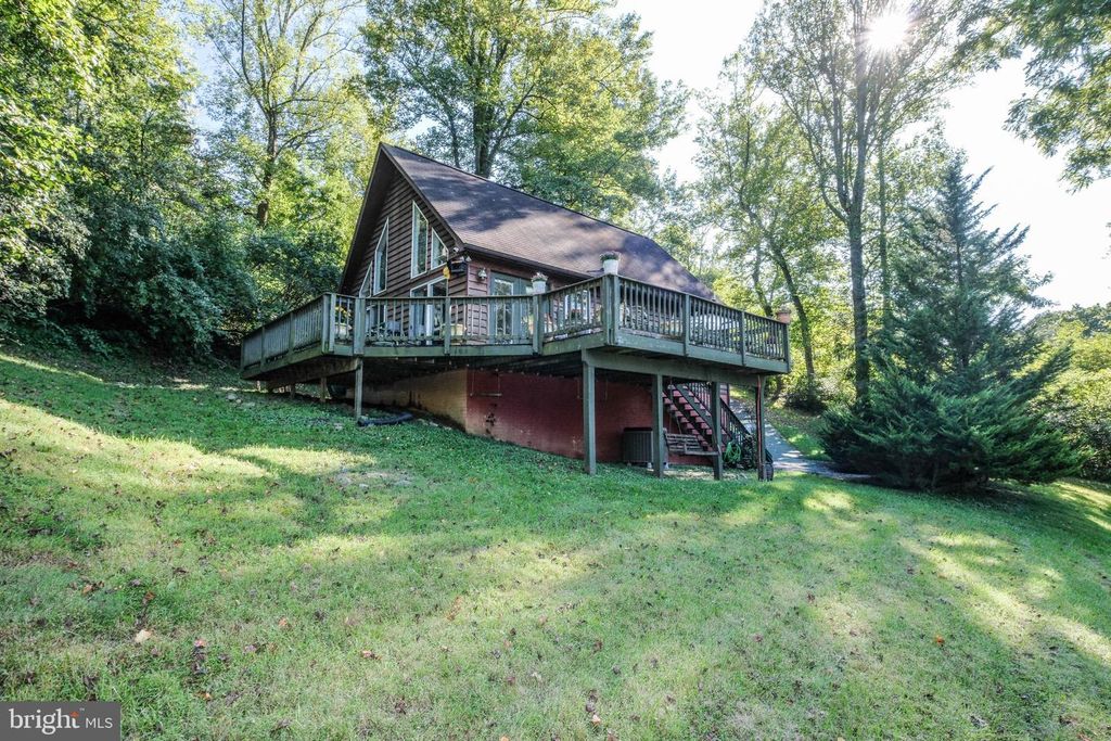 367 NORTHERN SPY DR, Linden, VA 22642