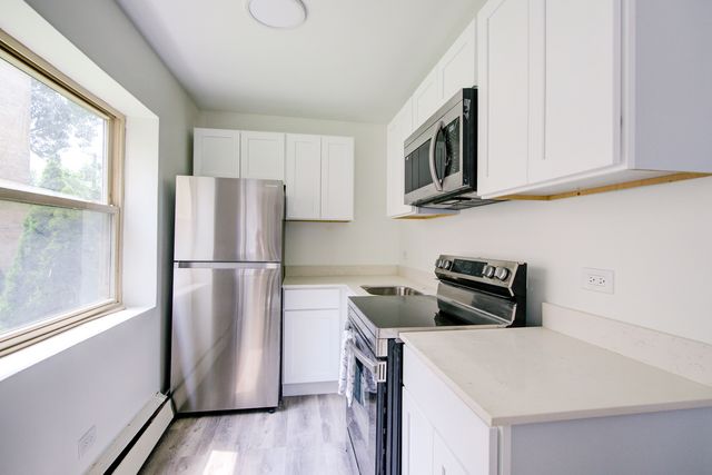 7250 N Western Avenue 306, Chicago, IL 60645