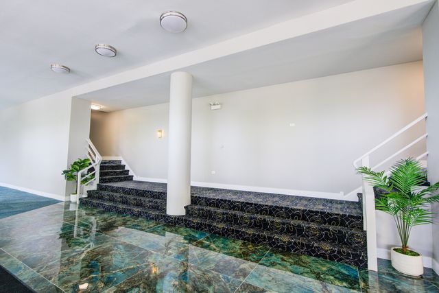 7250 N Western Avenue 306, Chicago, IL 60645