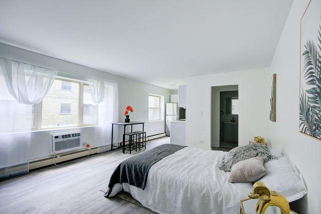 7250 N Western Avenue 306, Chicago, IL 60645