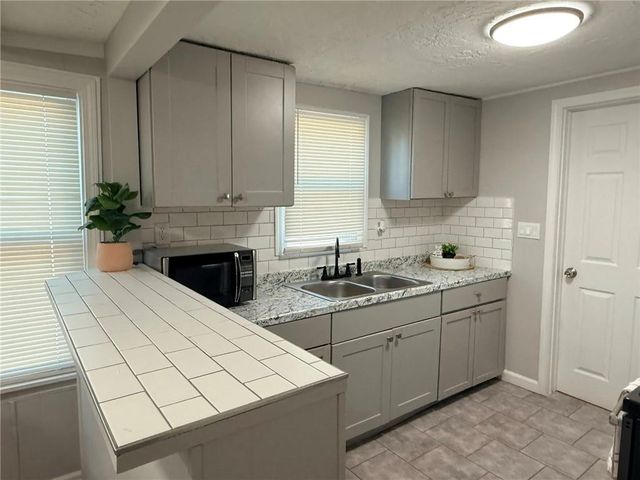 4910 Blue Lane, Kansas City, KS 66104