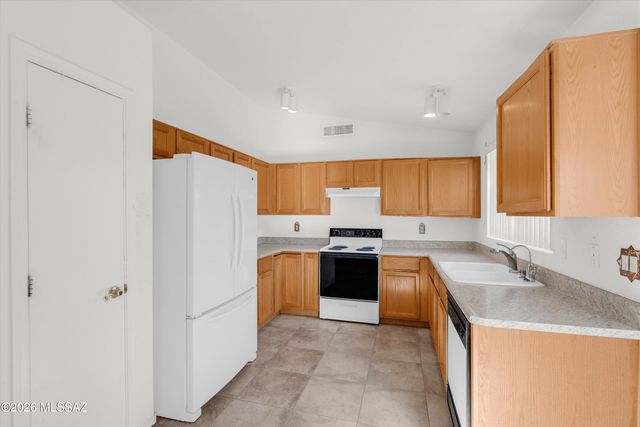 2561 W Camino Del Deseo, Tucson, AZ 85742