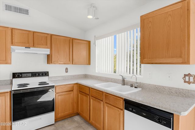 2561 W Camino Del Deseo, Tucson, AZ 85742