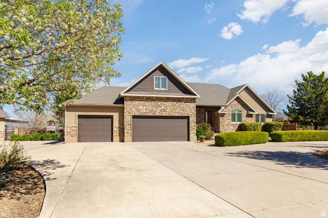 346 W CANYON TRAILS DR, Dammeron Valley, UT 84783