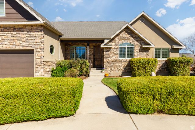 346 W CANYON TRAILS DR, Dammeron Valley, UT 84783