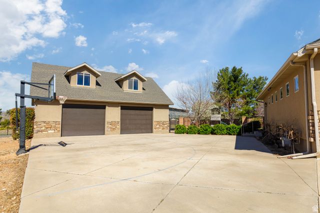 346 W CANYON TRAILS DR, Dammeron Valley, UT 84783