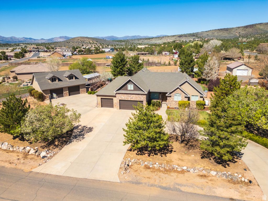 346 W CANYON TRAILS DR, Dammeron Valley, UT 84783