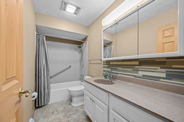 1511 21st Avenue 6, Rock Island, IL 61201
