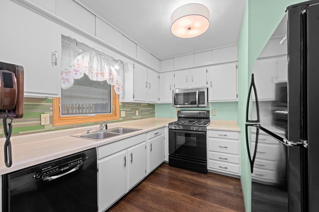 1511 21st Avenue 6, Rock Island, IL 61201