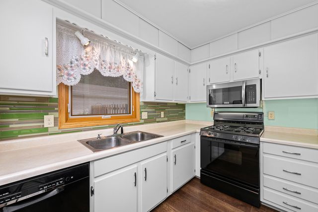1511 21st Avenue 6, Rock Island, IL 61201