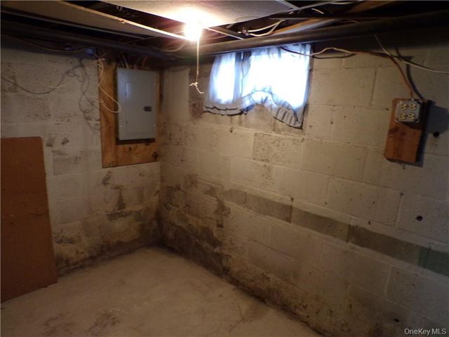 2 Mertes Lane, New Windsor, NY 12553