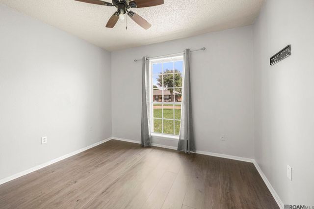 13964 Chalmette Ave, Baton Rouge, LA 70810