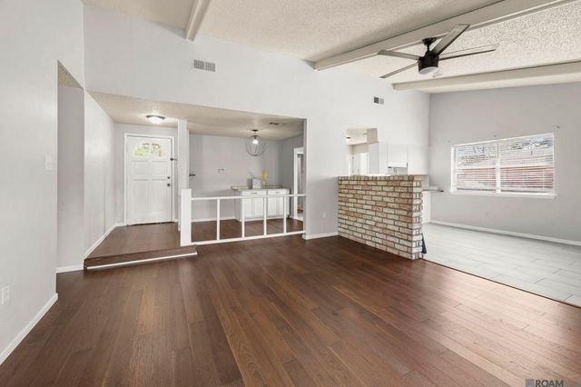 13964 Chalmette Ave, Baton Rouge, LA 70810