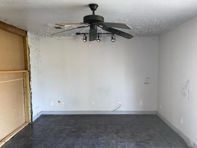 125 W Sunnyside Street, Houston, TX 77076