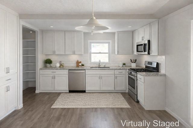 125 W Sunnyside Street, Houston, TX 77076