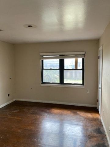 125 W Sunnyside Street, Houston, TX 77076